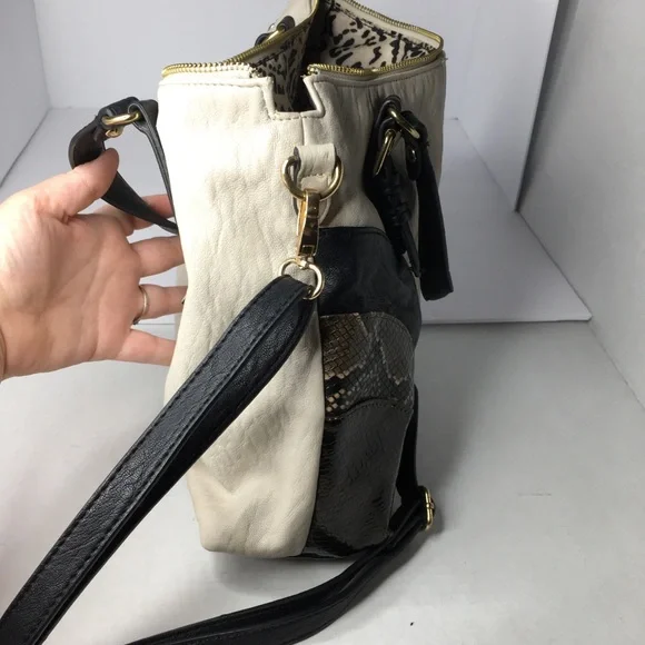 Jessica Simpson Shoulder Bag Crossbody Strap Black Cream & Snake Print Leather - Picture 2 of 8